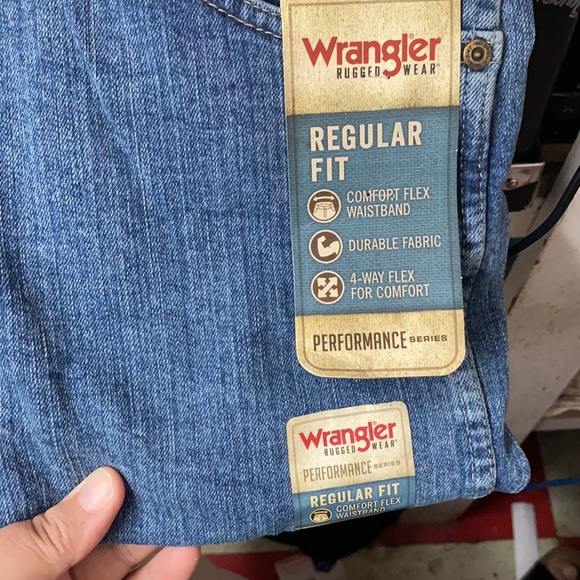 Wrangler men’s jeans regular fit Comfort flex waistband 31 x 30 - Picture 2 of 5
